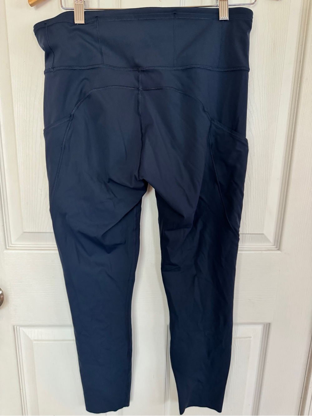 Lululemon High-Waist Navy Athletic Leggings with Side Pockets - Picture 2 of 4
